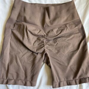 Beige / coffee workout biker shorts